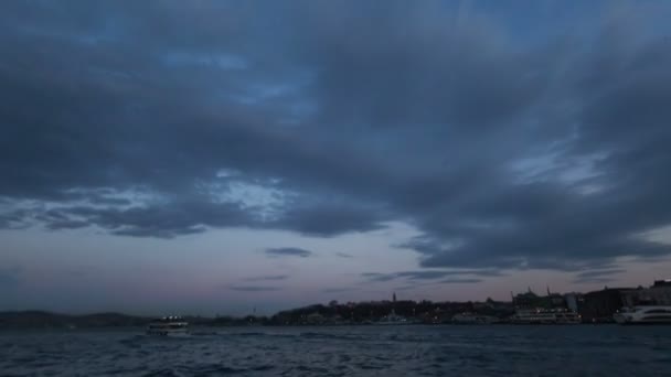 Boğaziçi, istanbul Türkiye'de deniz trafik — Stok video