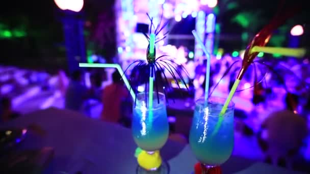 Night club background with coctail glass — Stock Video