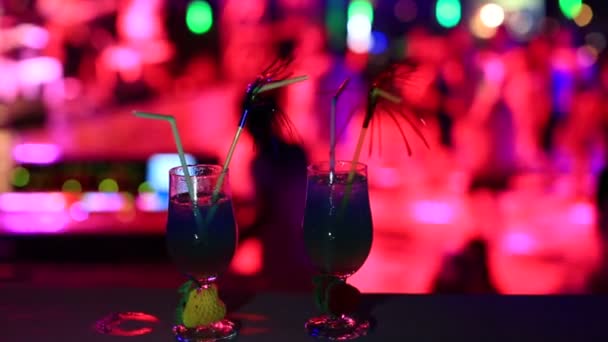 Night club background with coctail glass — Stock Video