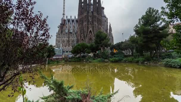 Timelapse fotografi Antoni Gaudi Sagrada Familia katedralen — Stockvideo