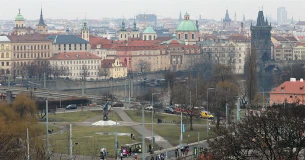 Timelapse κυκλοφορίας και θέα στην πόλη της Πράγας — Αρχείο Βίντεο