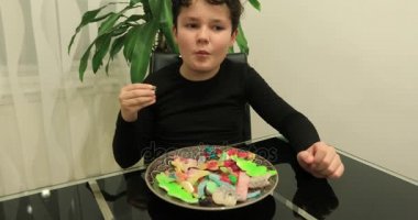 Çocuk hissediyorum diş ağrısı ağrı