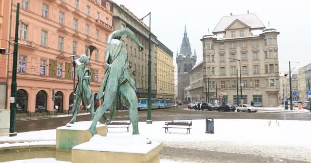 Trafik och staden utsikt över Prag — Stockvideo