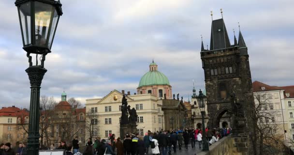 Timelapse Charles Bridge Old Town-Praag — Stockvideo