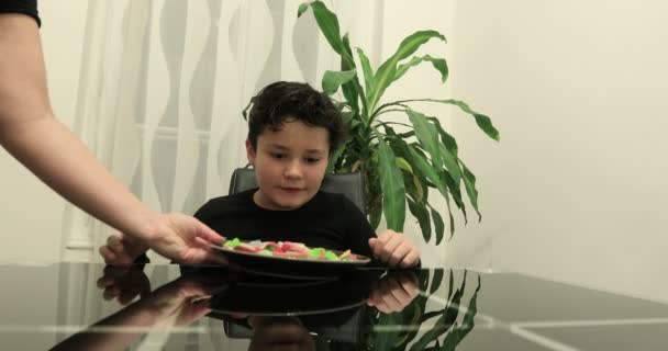 Child eating jellybean — Stock Video