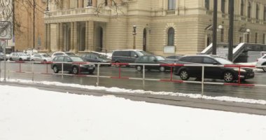 Trafik ve şehir görünümü Prag
