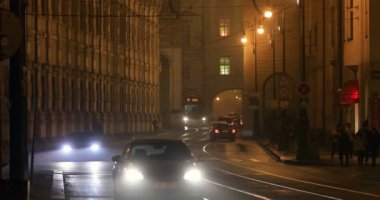 Trafik ve şehir görünümü Prag