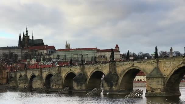 Timelapse Charles Bridge παλιά πόλη Πράγα — Αρχείο Βίντεο