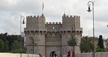 Valencia'da Serranos Kuleli Serranos Köprüsü
