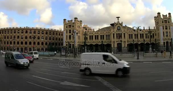 Tracking Shot Zeitraffer Estacio Del Nord Bahnhof Mit Stadtverkehr Bei — Stockvideo