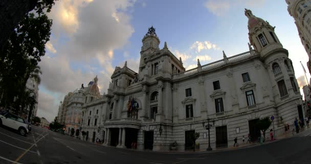 Város központjában a Valencia Plaza del Ayuntamiento — Stock videók