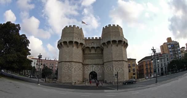Time Lapse The Serranos Towers and City Traffic in Valencia — Stock Video