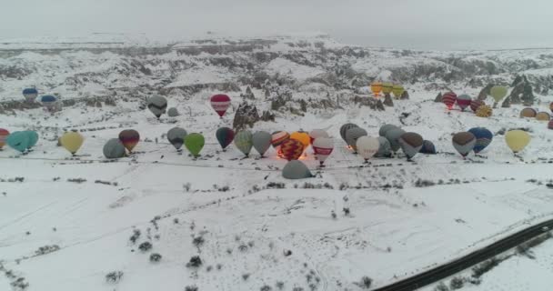 4k Luftheißluftballons bereiten sich auf den Flug 6 vor — Stockvideo