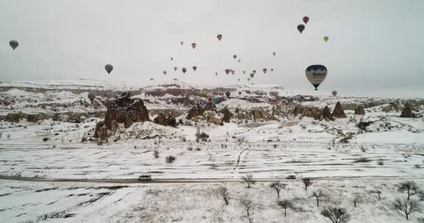 Balões aéreos de ar quente 4K voando temporada de inverno 5 — Vídeo de Stock