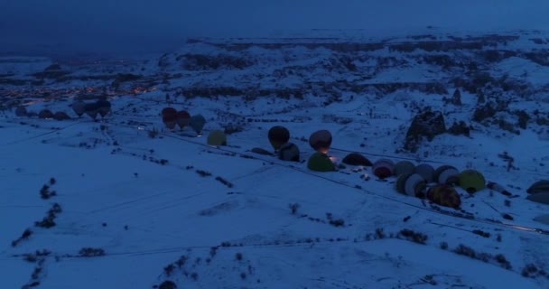 4k Luftheißluftballons bereiten sich auf den Flug 4 vor — Stockvideo