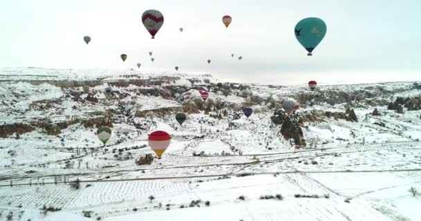 4 k 熱気球飛行冬シーズン 2 — ストック動画
