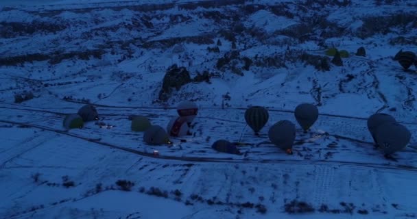 4k Luftheißluftballons machen sich bereit 12 zu fliegen — Stockvideo