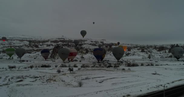 Balões de ar quente aéreos 4K estão se preparando para voar 8 — Vídeo de Stock