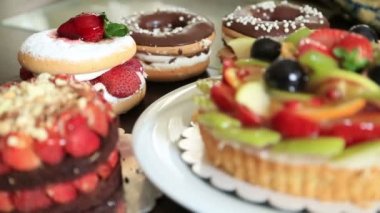 Taze meyve kek ve börekler ile lezzetli tart 