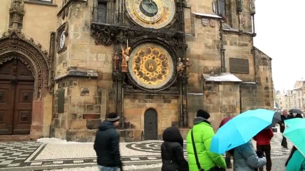 旧的天文钟，在中心广场的布拉格，捷克共和国 2 — 图库视频影像