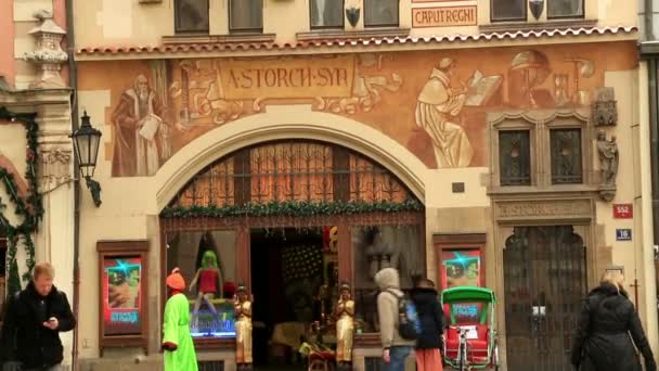 Oud stadsvierkant in Praag, Tsjechische Republiek 5 — Stockvideo