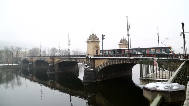 Czech Republic   Prague   Bridge in winter — Stock Video