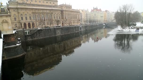 Vieux bâtiments de Prague en hiver 2 — Video