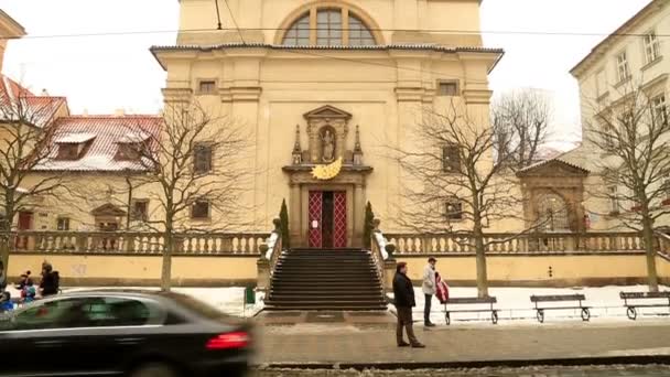 Alte Kirche in Prag — Stockvideo