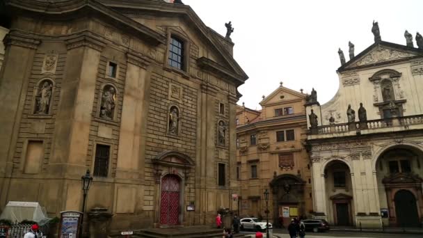 Gamla kyrkan i Prague city — Stockvideo