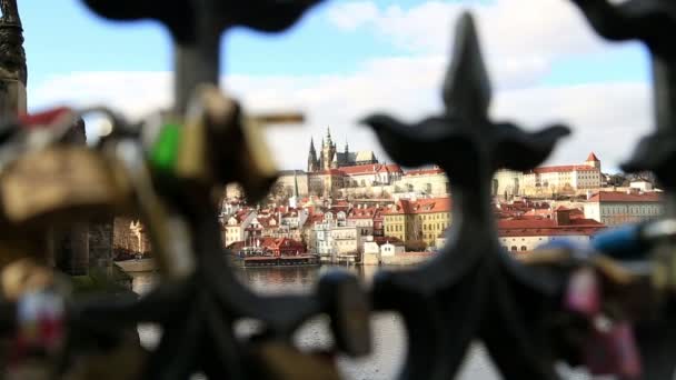 View of old town and Prague castle — Stock Video
