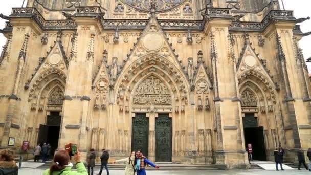 Famosa catedral de San Vito en Praga — Vídeo de stock