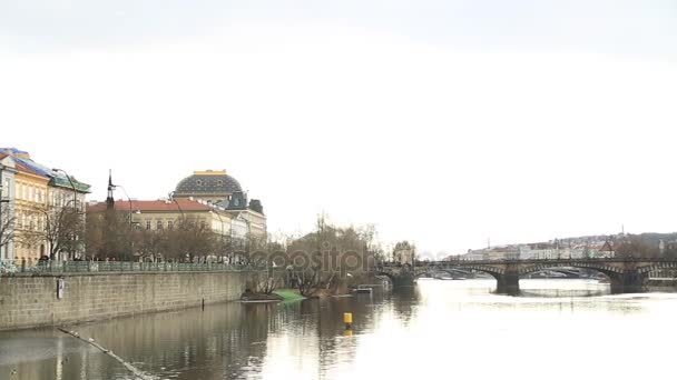 Vecchi edifici da Praga in inverno 5 — Video Stock