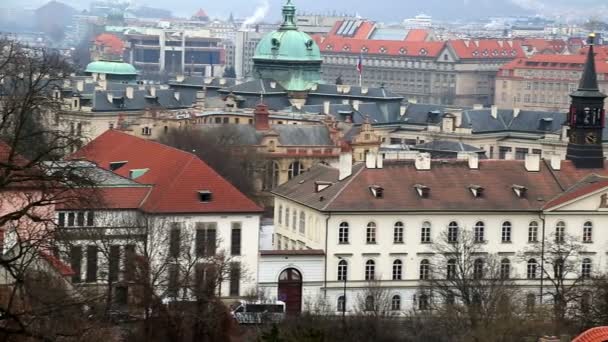 Γραφική θέα γέφυρες και το ιστορικό κέντρο της Πράγας 2 — Αρχείο Βίντεο
