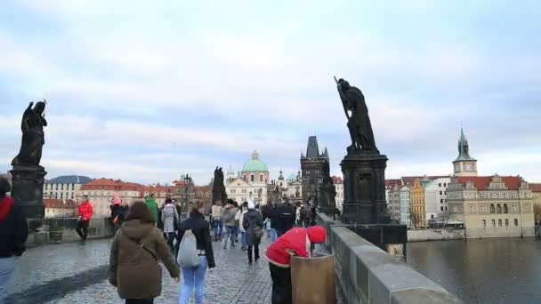 Vue panoramique sur la vieille ville ancienne architecture à Prague — Video