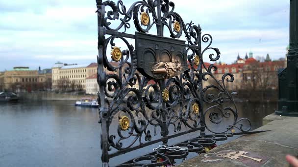 St Jan Nepomucky pe Podul Charles — Videoclip de stoc