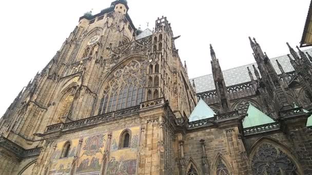 Famous St Vitus cathedral in Prague — Stock Video