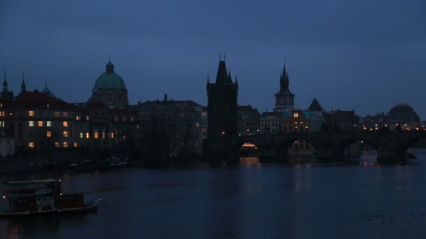 Praag stadsgezicht bij nacht 8 — Stockvideo