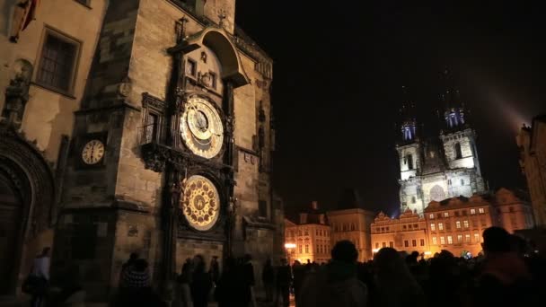 La plaza del casco antiguo de Praga por la noche — Vídeos de Stock