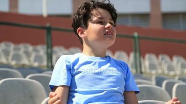 2 oyun izlerken spor destekçisi