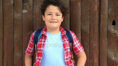 Gülümseyen genç çocuk 6 portresi