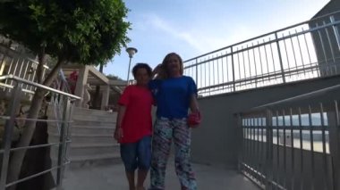 Anne ve oğlu 2 yürüyüş