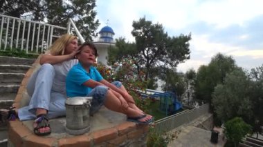 Anne ve oğlu 3