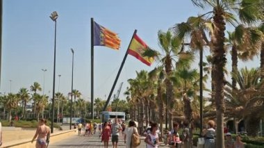 Plaj Körfezi yürüyüş insanlar