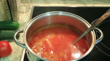 3 soba üzerine kaynar çorba pot