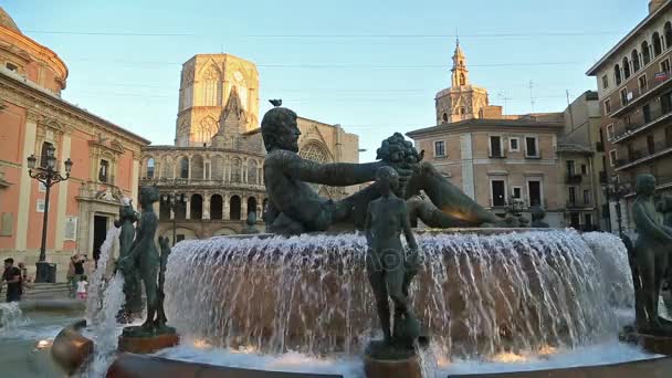 Turia-Brunnen auf der Plaza de la virgen — Stockvideo