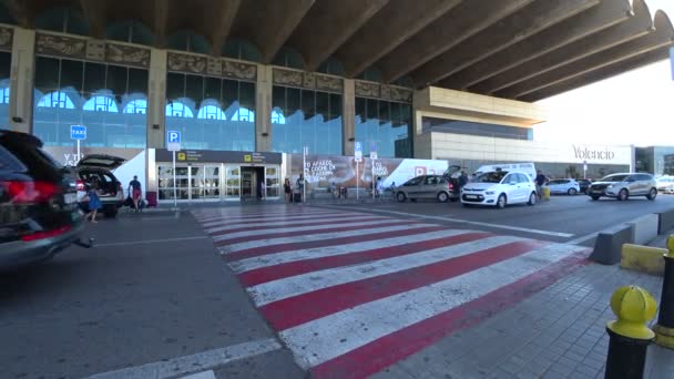 Valencia luchthaven terminal Buitenaanzicht — Stockvideo