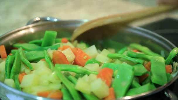 Fresh vegetables cooking in a pan 2 — Stock Video