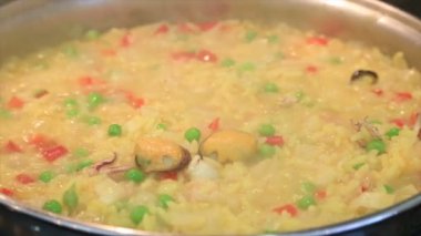 Paella 3 tavada pişirme