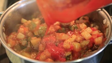 Domates sosu 2 yemek Patatoes