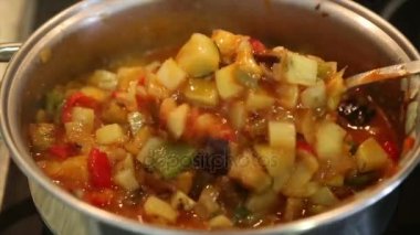 Domates sosu 4 ile yemek Patatoes